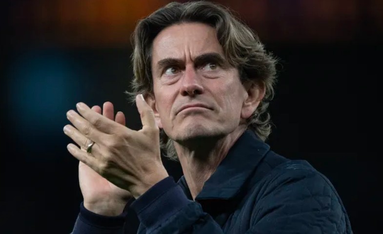 HLV Thomas Frank chịu áp lực sau trận thua Aston Villa