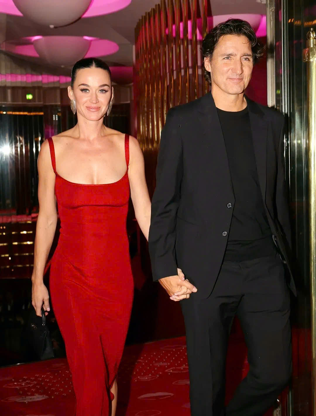 Katy Perry mê pickleball, ăn thực phẩm hữu cơ giữ vóc dáng - Ảnh 3. Katy Perry công khai hẹn hò với cựu Thủ tướng Canada Justin Trudeau