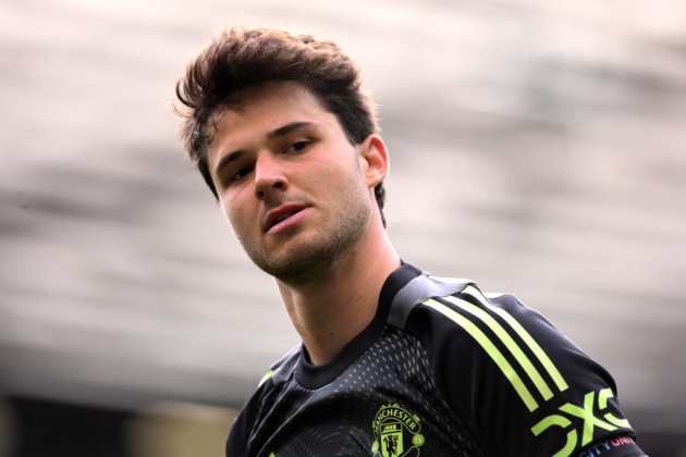 Lammens được đề cử hay nhất tháng 10 của MU. Lammens được đề cử hay nhất tháng 10 của MU.