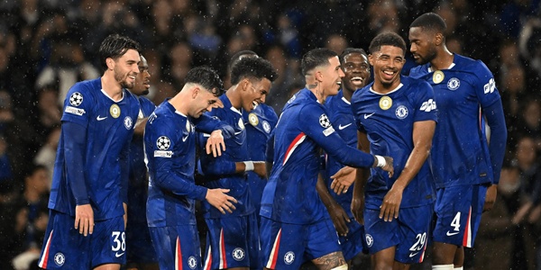 Fofana phong tỏa tốt các đợt tấn công của Ajax Wesley Fofana trong tình huống phòng ngự