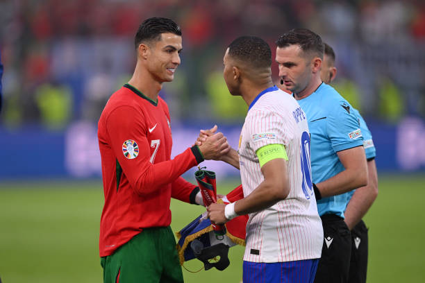 Mbappe đã trở thành người kế nhiệm của Ronaldo tại Real Madrid. Mbappe đã trở thành người kế nhiệm của Ronaldo tại Real Madrid.