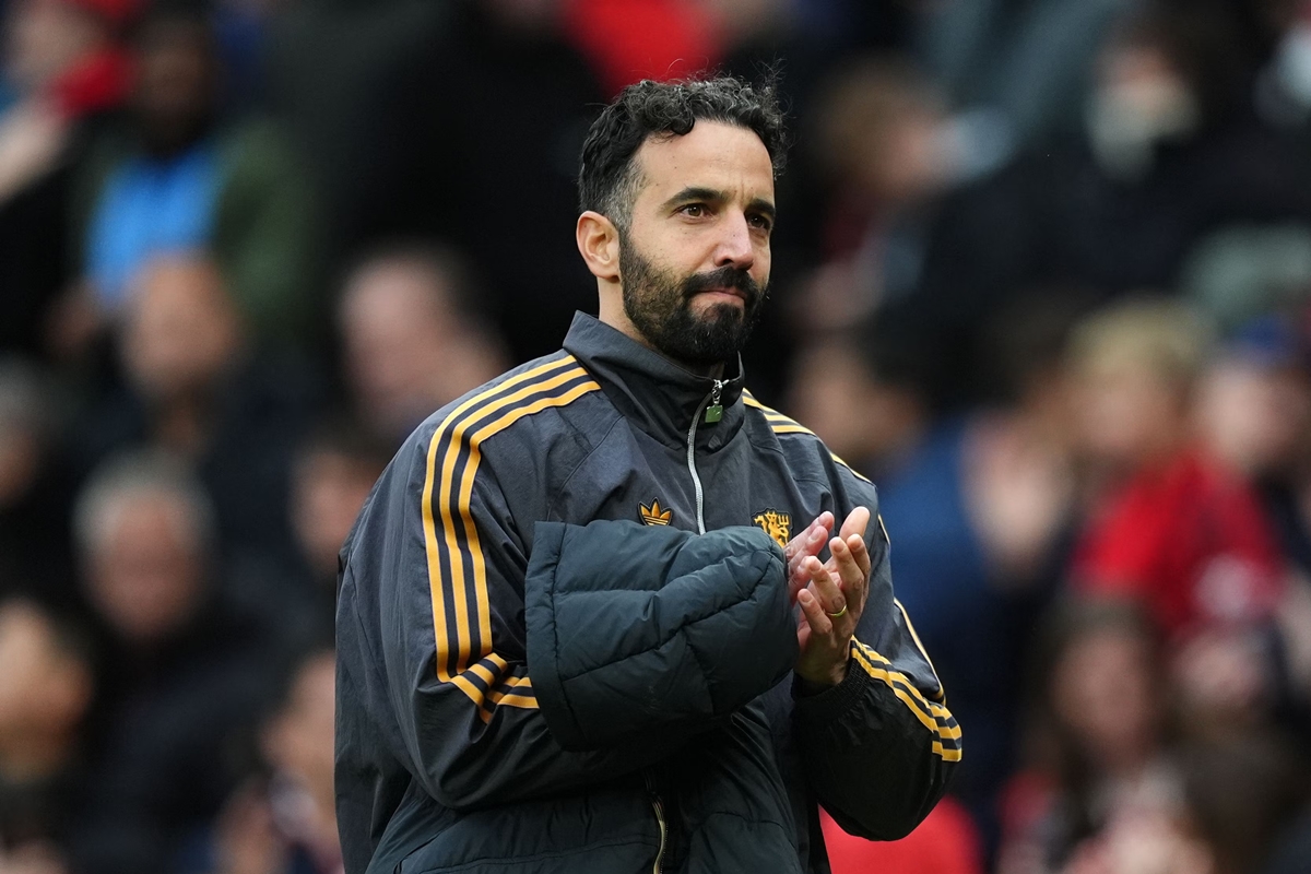 HLV Ruben Amorim trong buổi tập của Manchester United