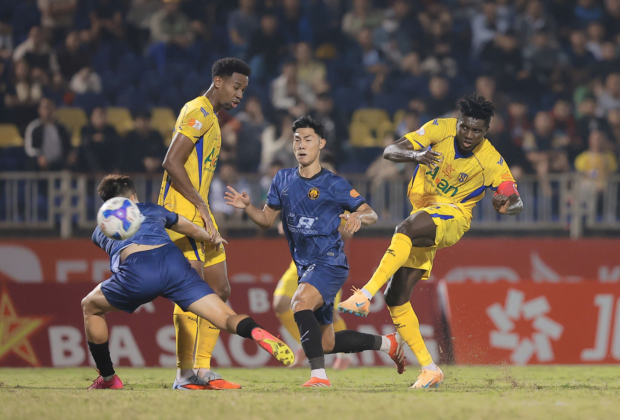 Các cầu thủ Thanh Hoá chơi tự tin trên sân nhà Các cầu thủ Thanh Hoá chơi tự tin tại V-League 2025