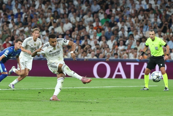 Mbappe tiếp tục chứng tỏ giá trị với những bàn thắng.