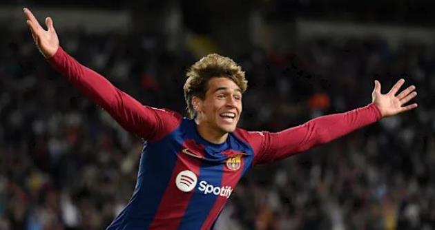 Marc Guiu rời Barca để tìm cơ hội ở Chelsea.