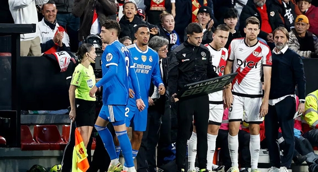 Real Madrid gặp vấn đề ở vị trí hậu vệ phải. Real Madrid gặp vấn đề ở vị trí hậu vệ phải.