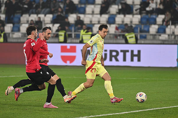 Mikel Oyarzabal chơi ấn tượng trong vai trò trung phong tuyển Tây Ban Nha Oyarzabal tỏa sáng trong màu áo tuyển Tây Ban Nha