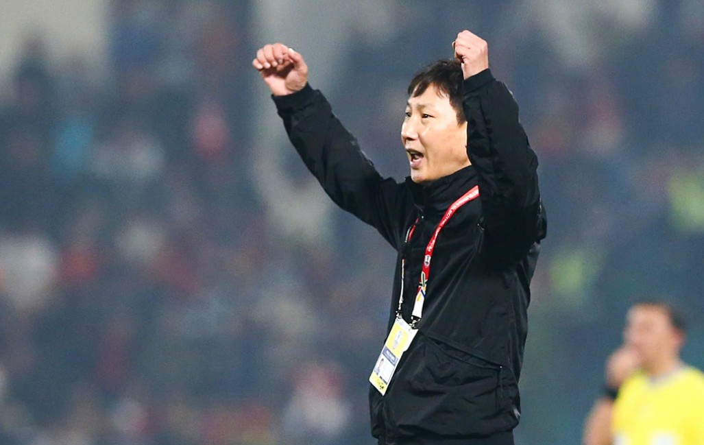 Huấn luyện viên Kim Sang-sik và đội tuyển U23 Việt Nam