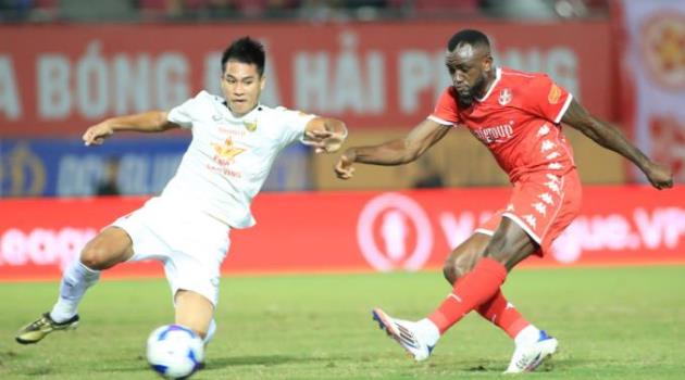 Cầu thủ Tagueu trên sân