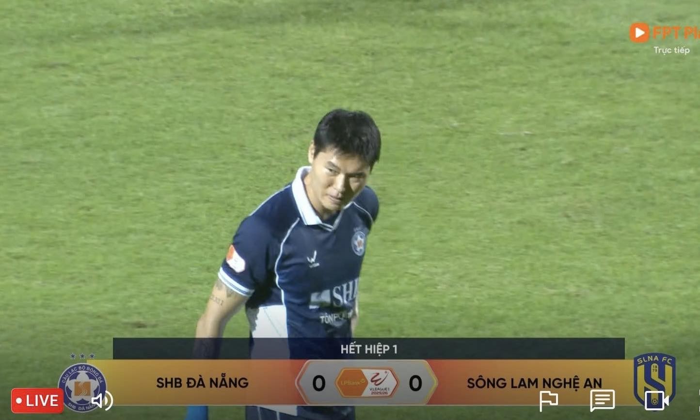 Hai đội chơi thận trọng trong hiệp một