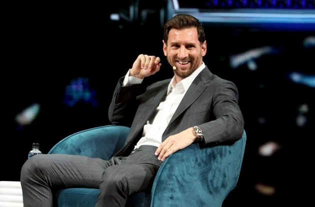 Messi suy tư tại Camp Nou