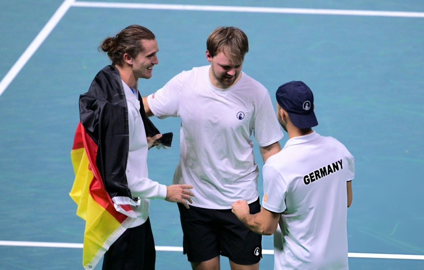Alexander Zverev và cặp đôi Kevin Krawietz/Tim Puetz giúp tuyển Đức giành vé bán kết