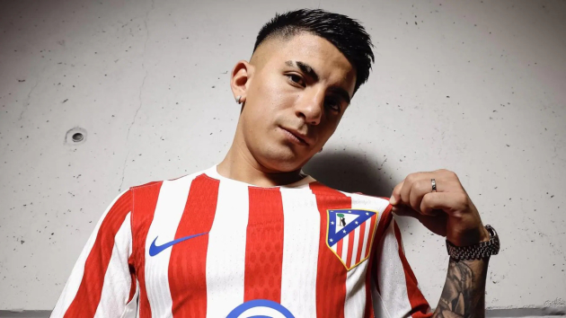 Thiago Almada ăn mừng bàn thắng