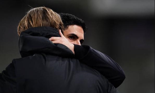 Thomas Frank và Mikel Arteta chuẩn bị cho derby Bắc London