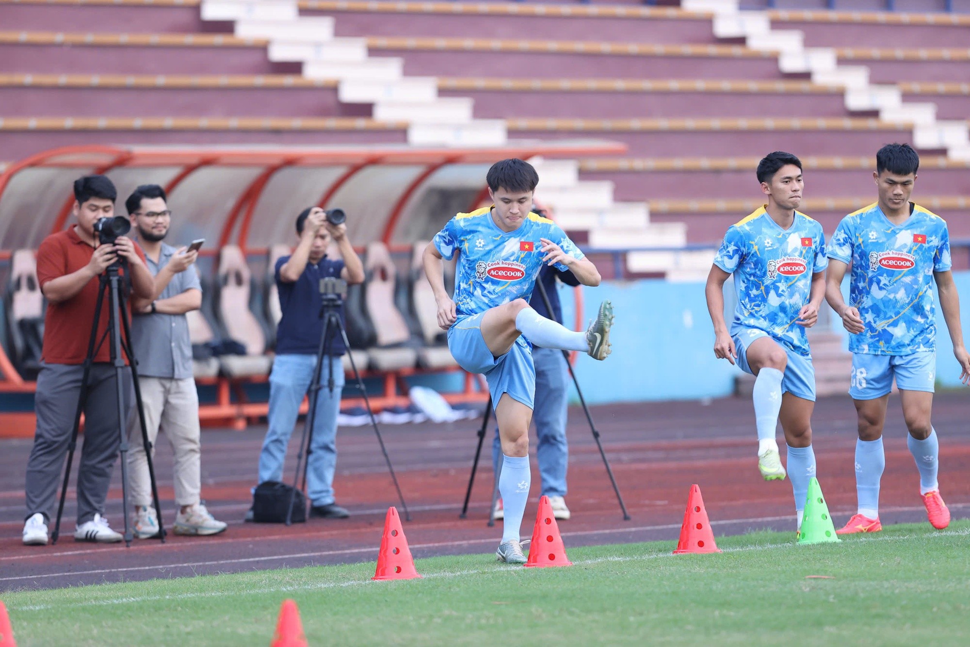 Khổng Minh Gia Bảo hạnh phúc trong lần đầu được triệu tập lên tuyển Việt Nam Khổng Minh Gia Bảo vui mừng khi được gọi lên tuyển