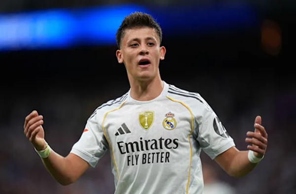 Guler ngày càng trưởng thành trong màu áo Real Arda Guler thi đấu cho Real Madrid