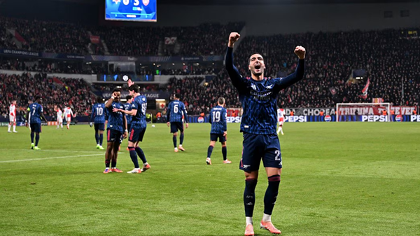 Merino ghi 2 bàn cho Arsenal ở vai trò số 9 Merino ghi bàn cho Arsenal