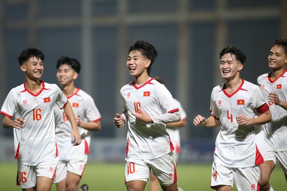 U17 Việt Nam áp đảo U17 Singapore