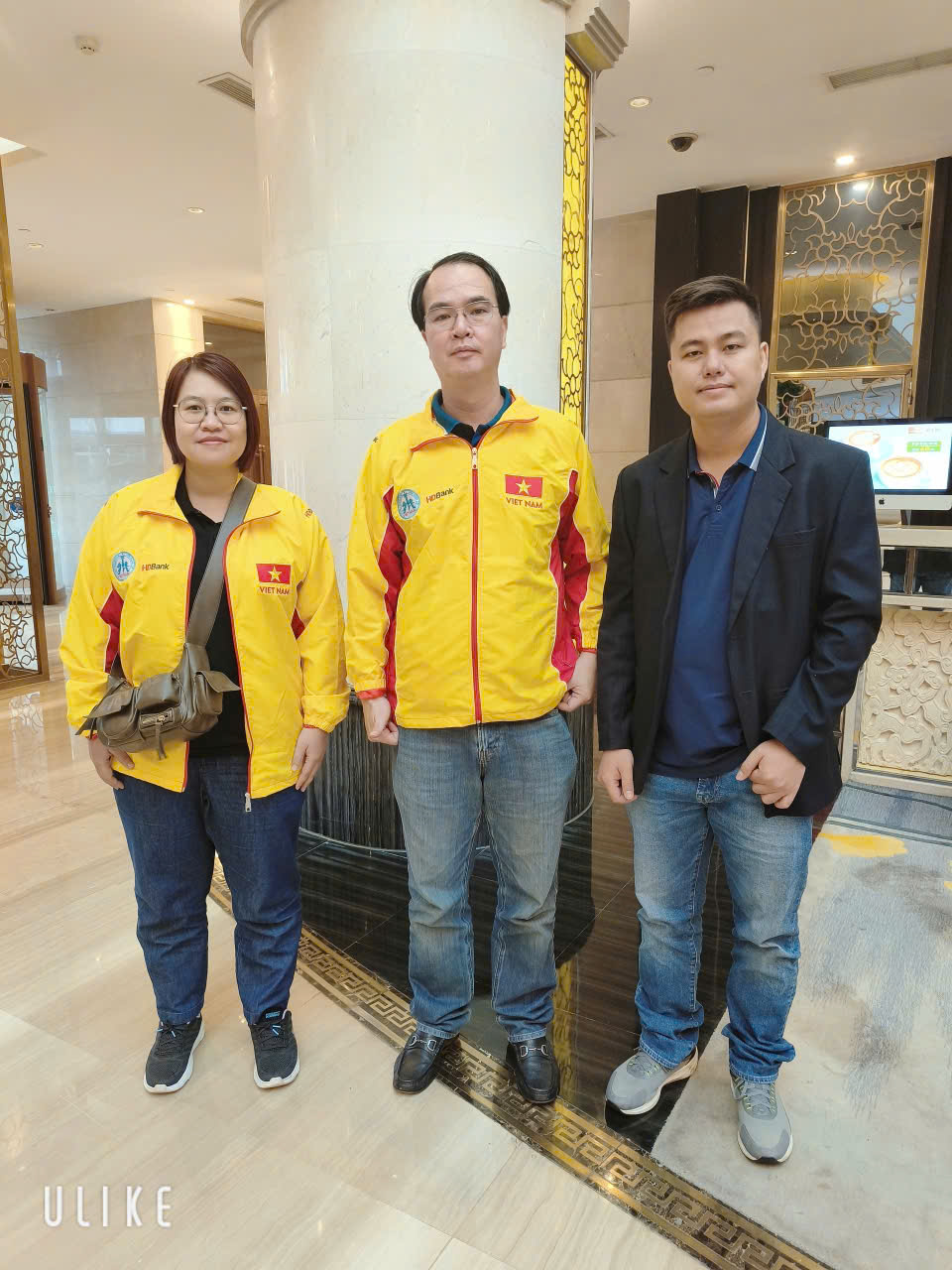 Lại Lý Huynh và đồng đội thi đấu tại giải cờ tướng đôi