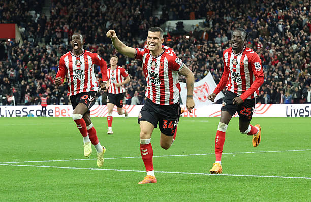 Xhaka lập công cho Sunderland