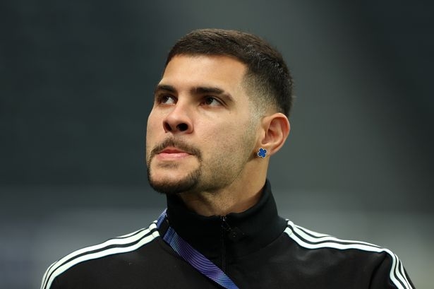 Bruno Guimaraes thi đấu cho Newcastle