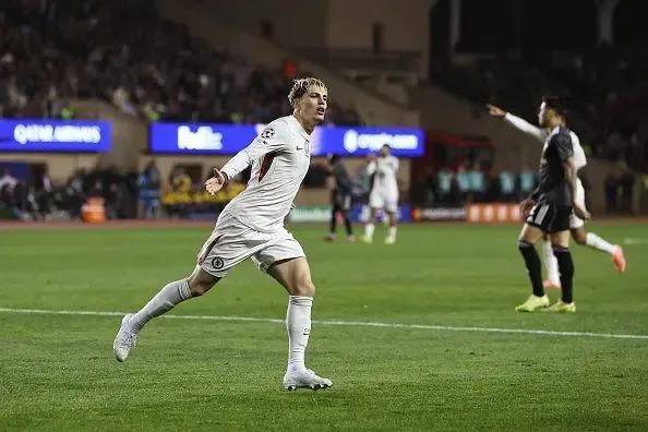 Garnacho ghi bàn cho Chelsea trong trận gặp Qarabag
