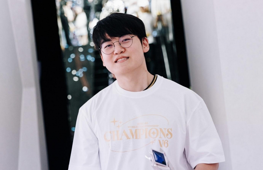 Gumayusi tiếc nuối vì không thể chọn một vị tướng làm skin CKTG 2025 Gumayusi tại buổi tiệc ăn mừng cùng đội tuyển T1