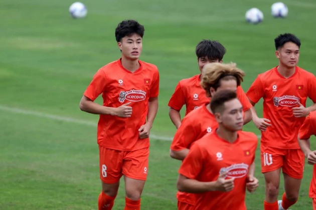 Đội trưởng Nguyễn Văn Trường chấn thương nặng