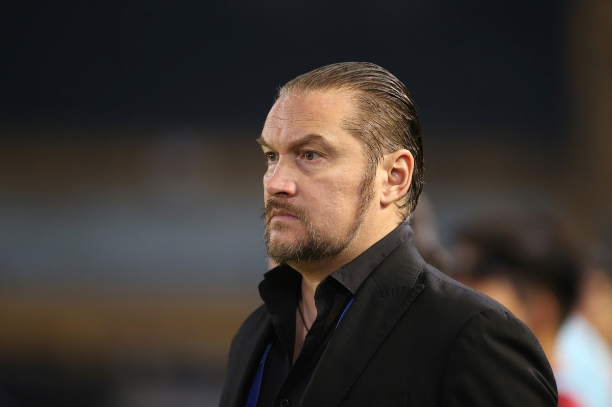 HLV Velizar Popov ăn mừng chiến thắng