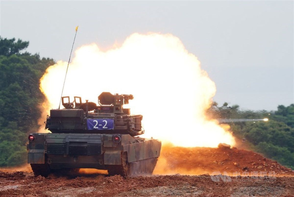 Xe tăng M1A2T Abrams bắn đạn pháo cỡ lớn