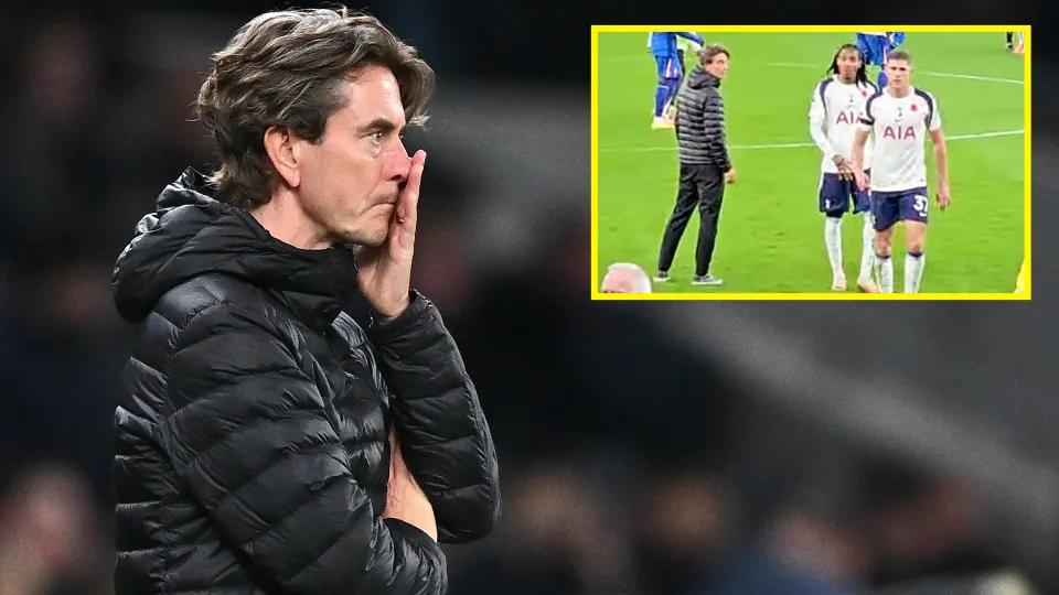 Spence và Van de Ven đã phớt lờ chỉ đạo của HLV, đi thẳng vào đường hầm sau trận thua Chelsea. Spence và Van de Ven đã phớt lờ chỉ đạo của HLV, đi thẳng vào đường hầm sau trận thua Chelsea.