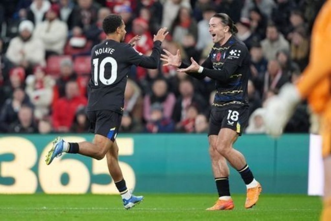 Iliman Ndiaye mở tỷ số trận đấu.