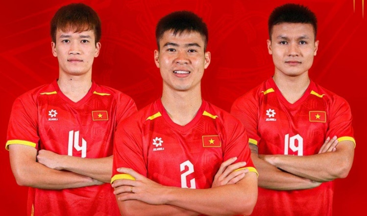 Hoàng Đức, Duy Mạnh và Quang Hải tiếp tục nhận được sự tin tưởng. Hoàng Đức, Duy Mạnh và Quang Hải tiếp tục nhận được sự tin tưởng.