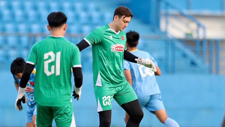 Văn Lâm chấn thương cơ đùi - Ảnh: VFF