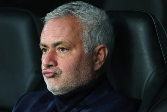 Mourinho cùng Benfica quyết tâm có 3 điểm. Mourinho cùng Benfica quyết tâm có 3 điểm.