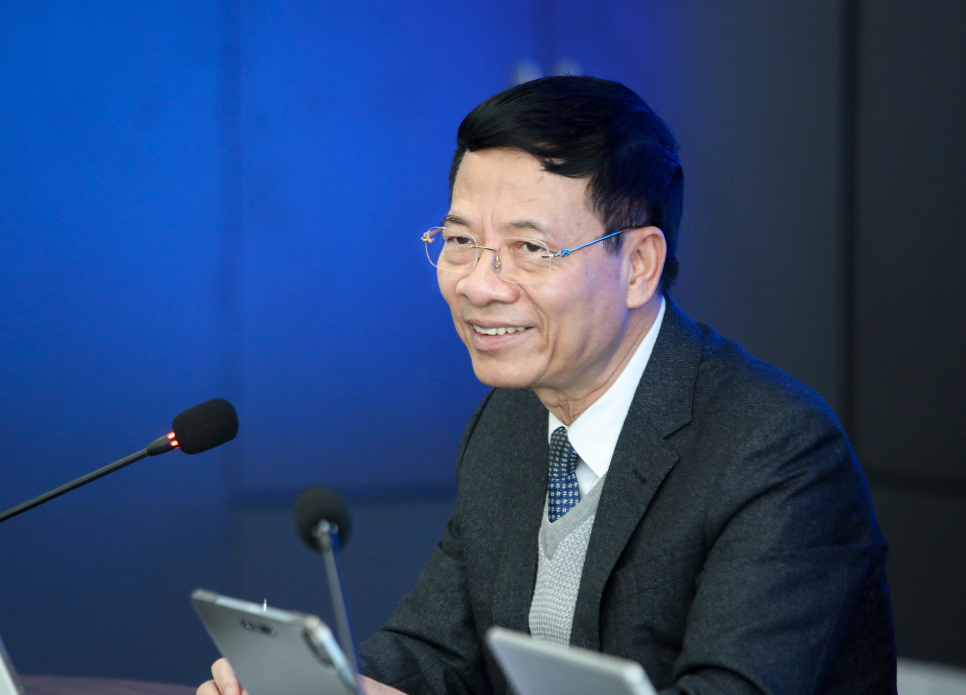 Bo truong Nguyen Manh Hung dang chia se tai CMC