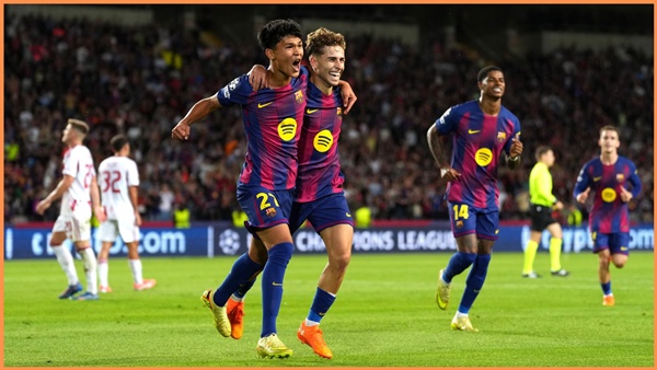 Fermin Lopez và Rashford ăn mừng bàn thắng