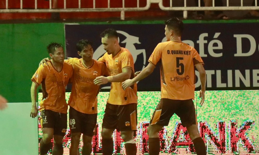 Screenshot 2025-11-01 110511 Screenshot trận đấu giữa HAGL và Nam Định