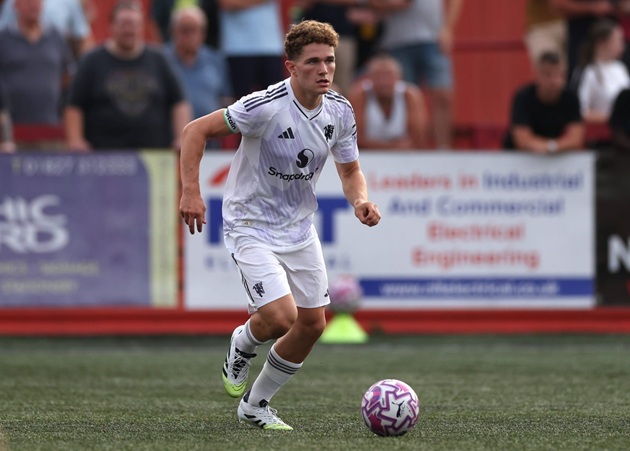 Devaney có nhiều ưu điểm ở tuyến giữa. Devaney có nhiều ưu điểm ở tuyến giữa.