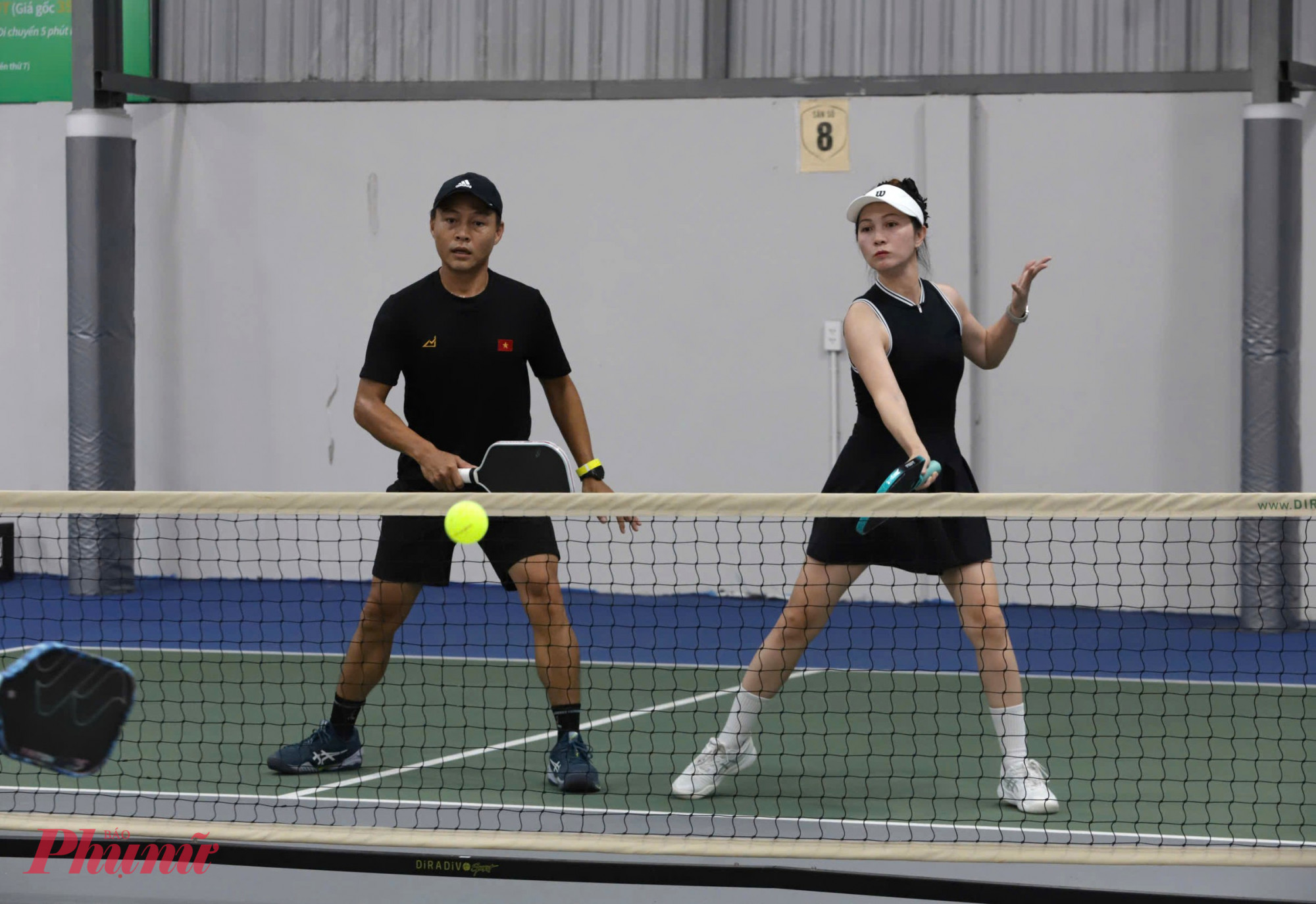 Các vận động viên tích cực tranh tài tại giải pickleball