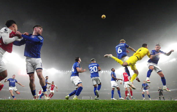 Bóng chết đang là trào lưu của Ngoại Hạng Anh.