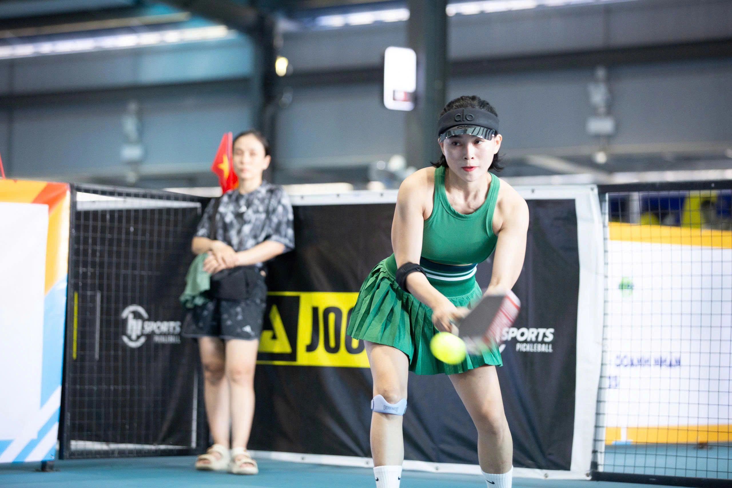 Các VĐV nữ thi đấu nỗ lực ở giải pickleball doanh nghiệp – doanh nhân TP.HCM 2025