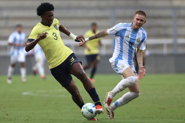 Cầu thủ người Ecuador cho thấy tiềm năng lớn. a3