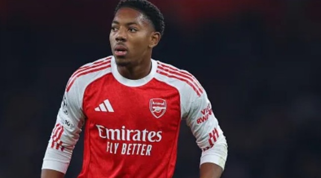 Lewis-Skelly thường xuyên dự bị ở Arsenal. Lewis-Skelly thường xuyên dự bị ở Arsenal.