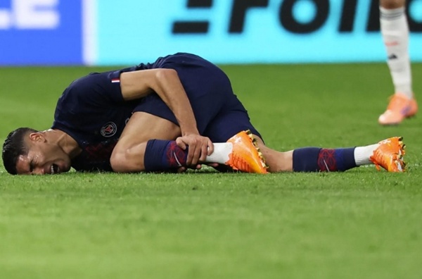 Hakimi đau đớn trên sân