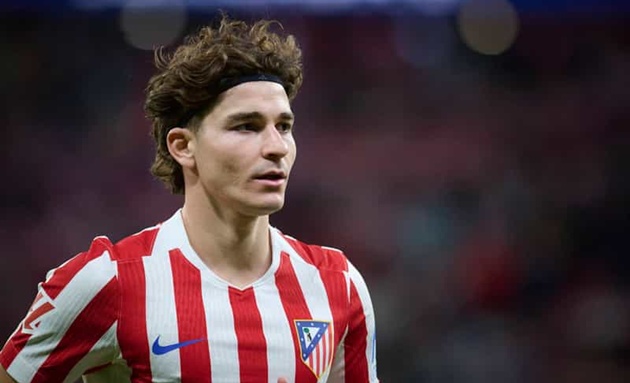 Hàng thủ Arsenal là thử thách cho Alvarez