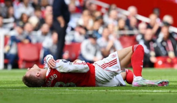Đội trưởng Odegaard của Arsenal gặp chấn thương vai. Đội trưởng Odegaard của Arsenal gặp chấn thương vai.