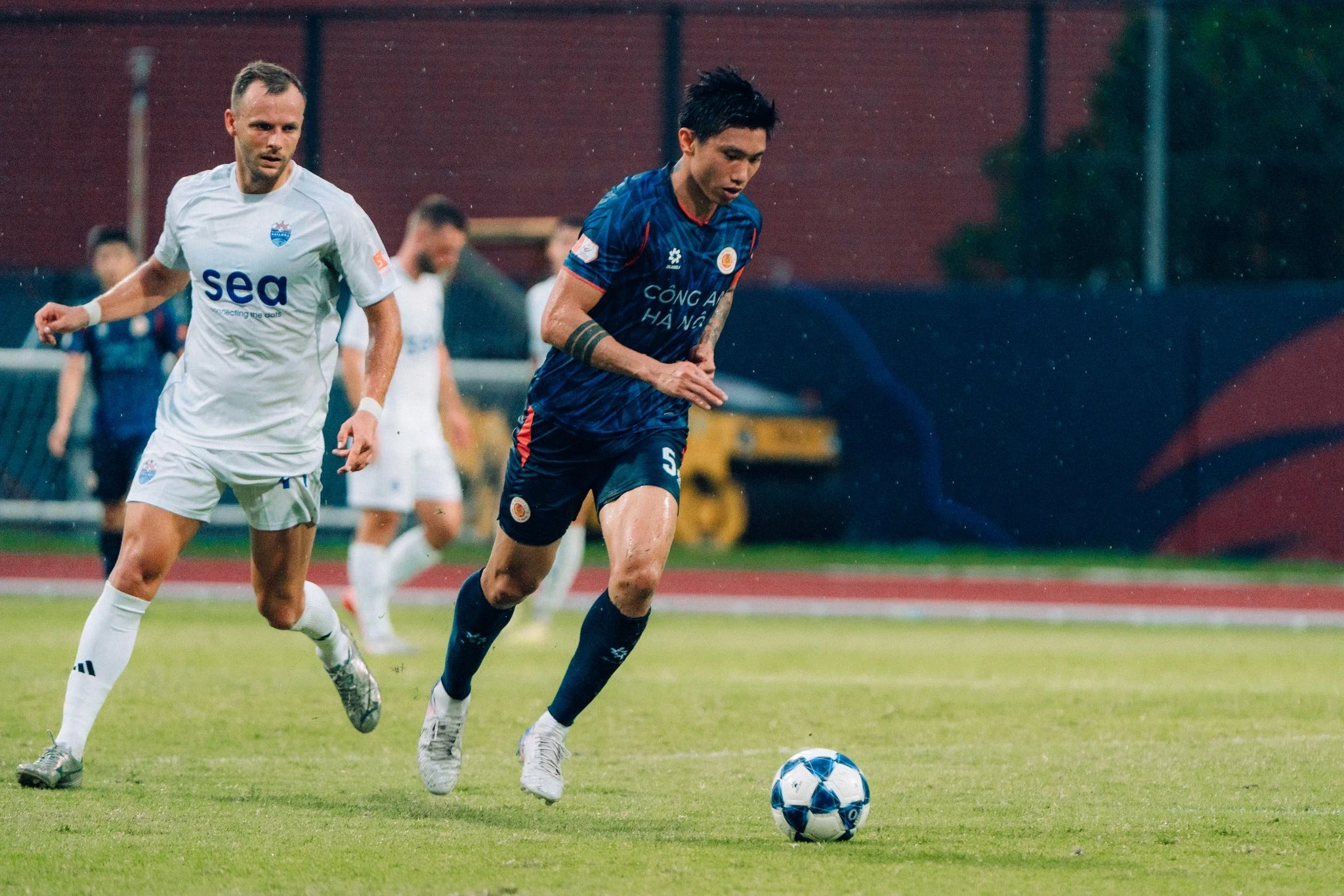 Tín hiệu tích cực cho Công an Hà Nội và HLV Kim Sang Sik Văn Hậu trở lại tạo động lực cho đội bóng và ban huấn luyện