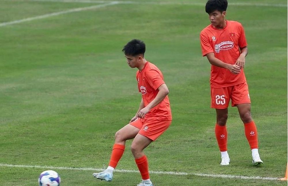 Cầu thủ Andrej Nguyễn An Khánh cùng đội tuyển U22 Việt Nam