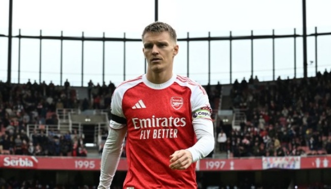 Arsenal không bán Odegaard